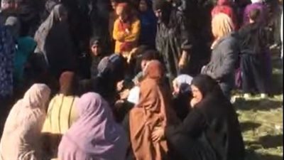 بكاء وحزن الأهالي عقِب انتشال جثمان أحد غرقى حادثة معدية منشأة القناطر | بث مباشر