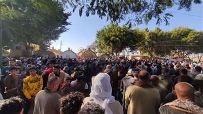 استخراج الجثمان السادس في حادثة انقلاب سيارة من معدية منشأة القناطر