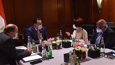 رئيس الوزراء يلتقي المديرة الإقليمية لمكتب برنامج الأغذية العالمي لبحث سبل تعزيز التعاون المستقبلي