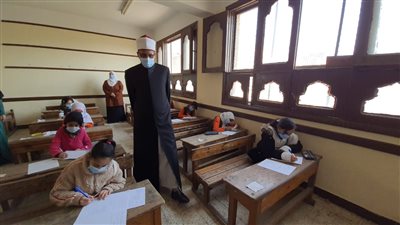  طلاب صفوف النقل بالابتدائي والإعدادي الأزهري يؤدون امتحانات اليوم الخامس