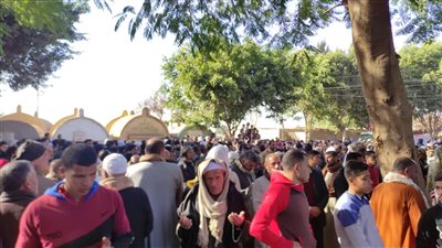 خرجوا بحثا عن لقمة العيش فعادوا في أكفانهم.. عزبة التفتيش بأشمون تتشح بالسواد حزنا على شهداء معدية منشأة القناطر | معايشة