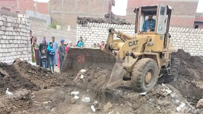 إزالة 5 حالات تعدٍ بالبناء دون ترخيص بمركز مطاي في المنيا