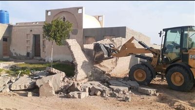 رئيس مدينة الشلاتين يترأس حملة لإزالة التعديات على 5 آلاف متر من أراضي الدولة | صور