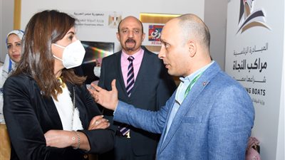 وزيرة الهجرة تتفقد جناح الوزارة بمنتدى شباب العالم.. وتستقبل عددا من المصريين بالخارج 