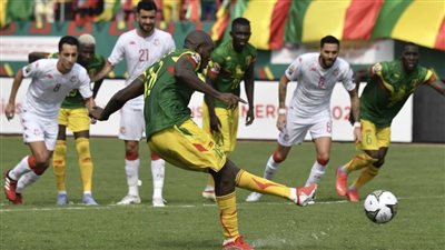 كاف يدرس قرارين بعد فضيحة سيكاوزي في مباراة تونس ومالي بـ كأس الأمم الإفريقية