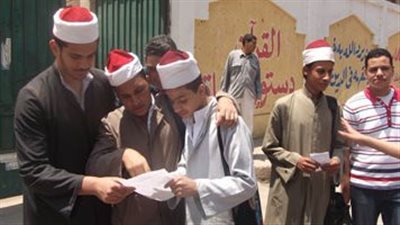 طلاب الصف الأول والثاني الإعدادي الأزهري يؤدون امتحانات اليوم الأخير