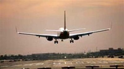 حريق وراء هبوط طائرة اضطراريا بمطار الأقصر.. ومصدر: حالات إغماء نتيجة الهلع