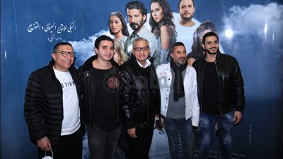 لم يحضر سوى خالد أنور.. غياب تام لأبطال فيلم قمر 14 عن العرض الخاص | صور