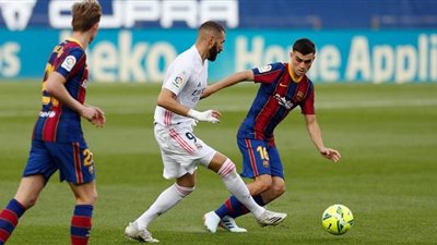 بنزيما وفينيسيوس يقودان هجوم ريال مدريد أمام برشلونة في الكلاسيكو