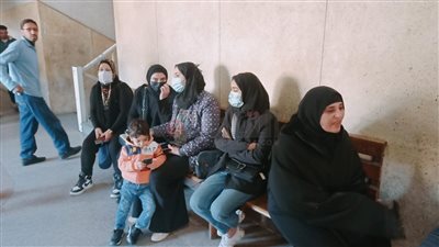 قبل بدء الجلسة.. وصول أسرة المهندس أحمد عاطف إلى محكمة جنايات المنصورة |فيديو 