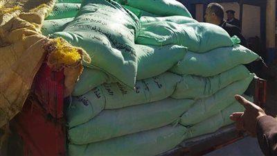 التحفظ على دقيق مدعم قبل بيعه بالسوق السوداء في بني سويف 