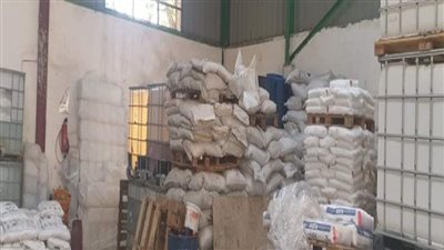 منتهية الصلاحية ويُعاد استخدامها.. ضبط 9 أطنان مواد كيماوية غير صالحة بالإسكندرية