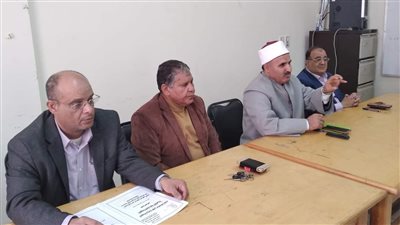 رئيس المنطقة الأزهرية بالبحر الأحمر يبحث الاستعدادات النهائية لامتحانات الفصل الدراسي الأول | صور