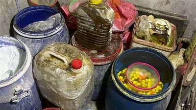  إعدام أغذية فاسدة في حملة على المطاعم بالعاشر من رمضان |صور