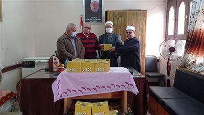 الأوقاف تهدي مجموعة من سلسلة رؤية لمنطقة وعظ المنيا