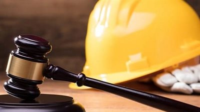 أبرزها عند تقديم مستندات مزورة.. حالات يحق لصاحب العمل توقيع الجزاء على العامل 