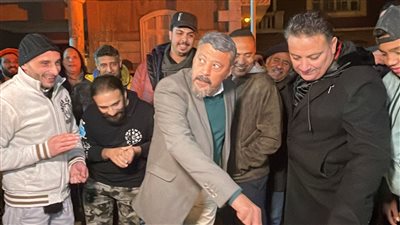 فريق عمل فيلم شمس يحتفل بعيد ميلاد عمرو عبد الجليل