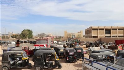 جهاز 6 أكتوبر يصادر 175 توك توك وتروسيكل ويمنع سيرهم بشوارع المدينة