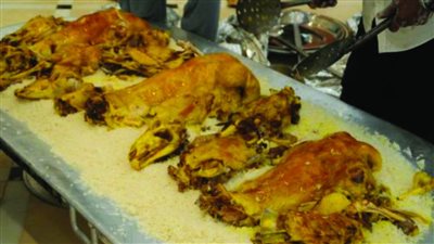 ما حكم عمل الوليمة في الأفراح وهل يصح دعوة الأغنياء إليها دون الفقراء؟