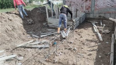 إزالة خطورة من عقار ووقف بناء مقابر مخالفة بالإسكندرية │ صور