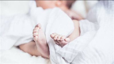 العثور على طفل حديث الولادة بجوار ديوان محافظة القليوبية 