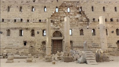 انهيار جزء من سور الدير الأبيض الأثري بسوهاج.. وراهب: طالبنا الآثار بترميمه أكثر من مرة | صور 