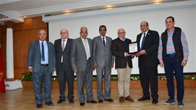 محافظ بورسعيد يستقبل رؤساء الاتحادات الرياضية لبحث سبل تطوير المجال الرياضي بالمحافظة