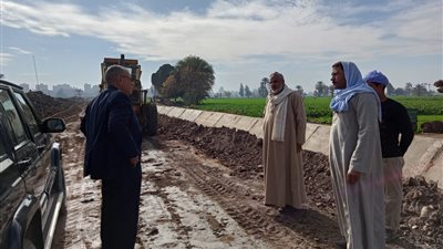 بدء أعمال رصف الطريق الدائري لمدينة أبو قرقاص بالمنيا