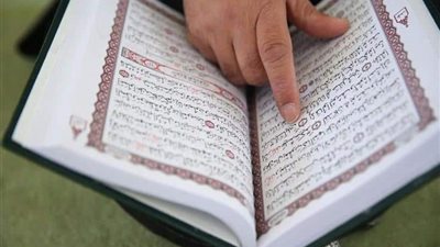 هل يصل ثواب قراءة شيء من القرآن الكريم إلى الأموات؟