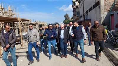 محافظ بورسعيد يوجه بسرعة الانتهاء من إنشاء مول الملابس المستعملة | صور