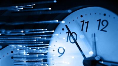 اختفاء طائرة والتواصل مع حضارة تحت الأرض.. توقعات مسافر عبر الزمن لـ 2022 تثير جدل السوشيال ميديا