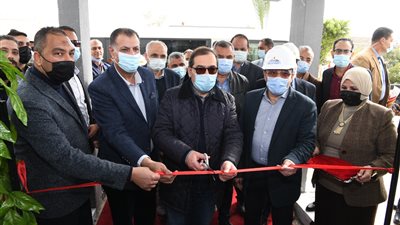 الملا يفتتح غرفة المراقبة والتحكم لشبكة خطوط البترول للسويس والقناة 