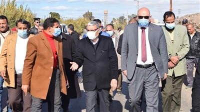 محافظ المنيا يتابع أعمال نقل وإزالة القمامة بالمقلب الوسيط بقرية الشيخ زياد بمركز مغاغة