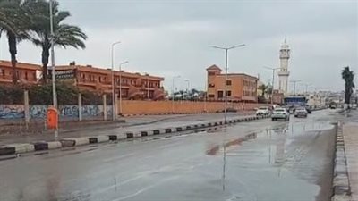 أمطار غزيرة تغرق شوارع بورسعيد ودمياط.. ورفع درجة الاستعداد القصوى بهما | بث مباشر