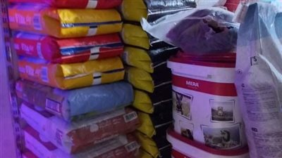 ضبط 5 مصانع دون ترخيص لإنتاج الأعلاف والمطهرات المغشوشة بالقليوبية 