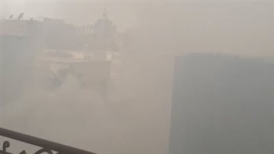 الدفع بـ7 سيارات إطفاء لإخماد حريق مخزن خلف مسجد أحمد بن طولون | فيديو