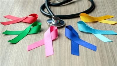 أسباب السرطان بين العوامل الحقيقية والخرافات المتداولة.. تعرف عليها