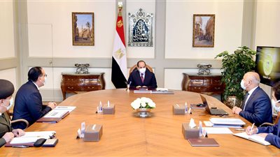 السيسي يوجه بسرعة الانتهاء من مشروعات وسائل النقل الجماعي العاملة بالطاقة النظيفة 