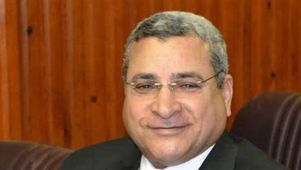  الدكتور أحمد زارع