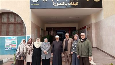نائب رئيس جامعة الأزهر يتابع سير الامتحانات في لجان المنصورة