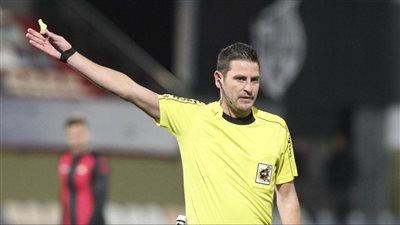 الاتحاد الإسباني يعلن حكام مباراتي برشلونة وريال مدريد في كأس الملك 