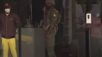 الحكومة الكاميرونية تحاصر فندق منتخب الجابون قبل مواجهة المغرب في كأس الأمم الإفريقية | فيديو
