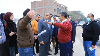 محافظ سوهاج يتفقد أعمال مشروع تطوير ورفع كفاءة المدخل الشرقي بأخميم │ صور