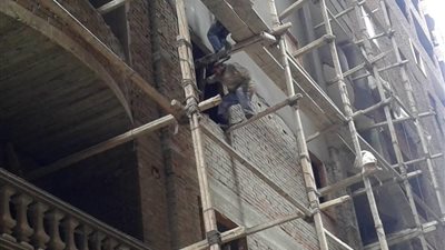 مصرع عامل وإصابة آخر سقطا من أعلى سقالة أثناء عملهما بالبحيرة