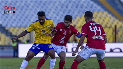 التعادل السلبي يحسم الشوط الأول بين النادي الأهلي والإسماعيلي في الدوري 