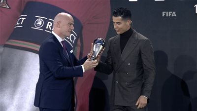 أول تعليق من كريستيانو رنالدو بعد فوزه بجائزة خاصة من الفيفا