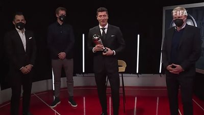 أول تعليق من ليفاندوفسكي بعد التتويج بجائزة ذا بيست 2021