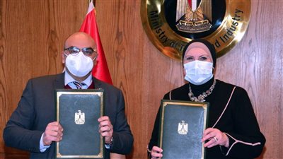 وزارة الصناعة توقع مع اليونيدو وثيقة مشروع تطوير المجمعات الصناعية الصديقة للبيئة