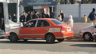 وصول أسرة المجني عليه لجنايات التل الكبير بالإسماعيلية لجلسة النطق بالحكم على المتهم بقتل نجلهم