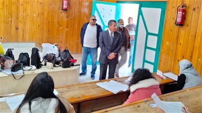 نائب رئيس جامعة جنوب الوادي يتفقد سير امتحانات كلية التربية بالغردقة | صور